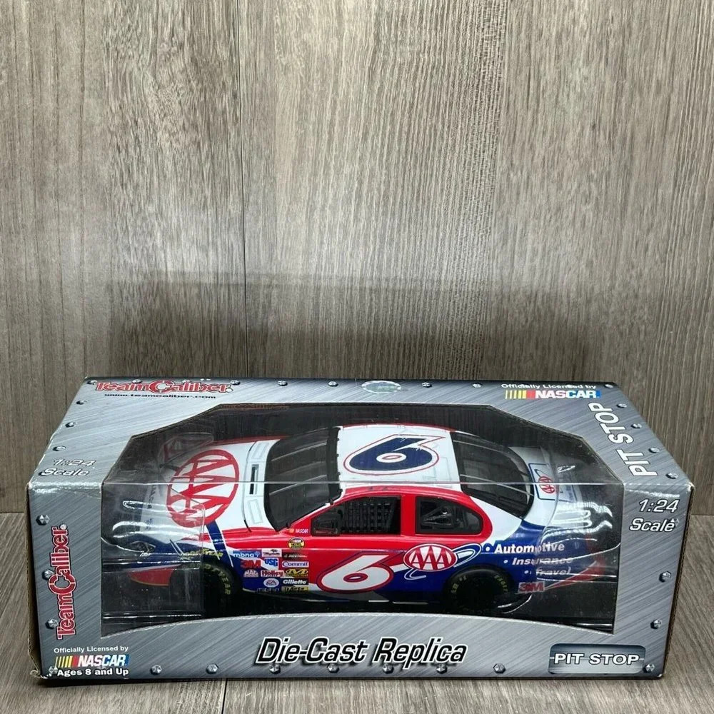 2006 Team Caliber NASCAR #6 Mark Martin Pit Stop Chevy Monte Carlo Diecast 1:24